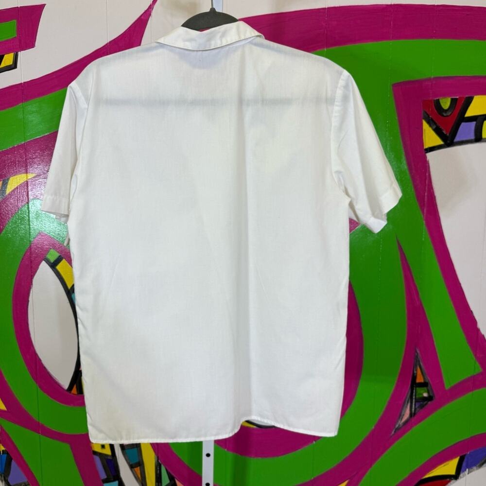Jantzen, Vintage White Button-Up Shirt with Floral Pocket. Similar to size Large - Picture 5 of 5